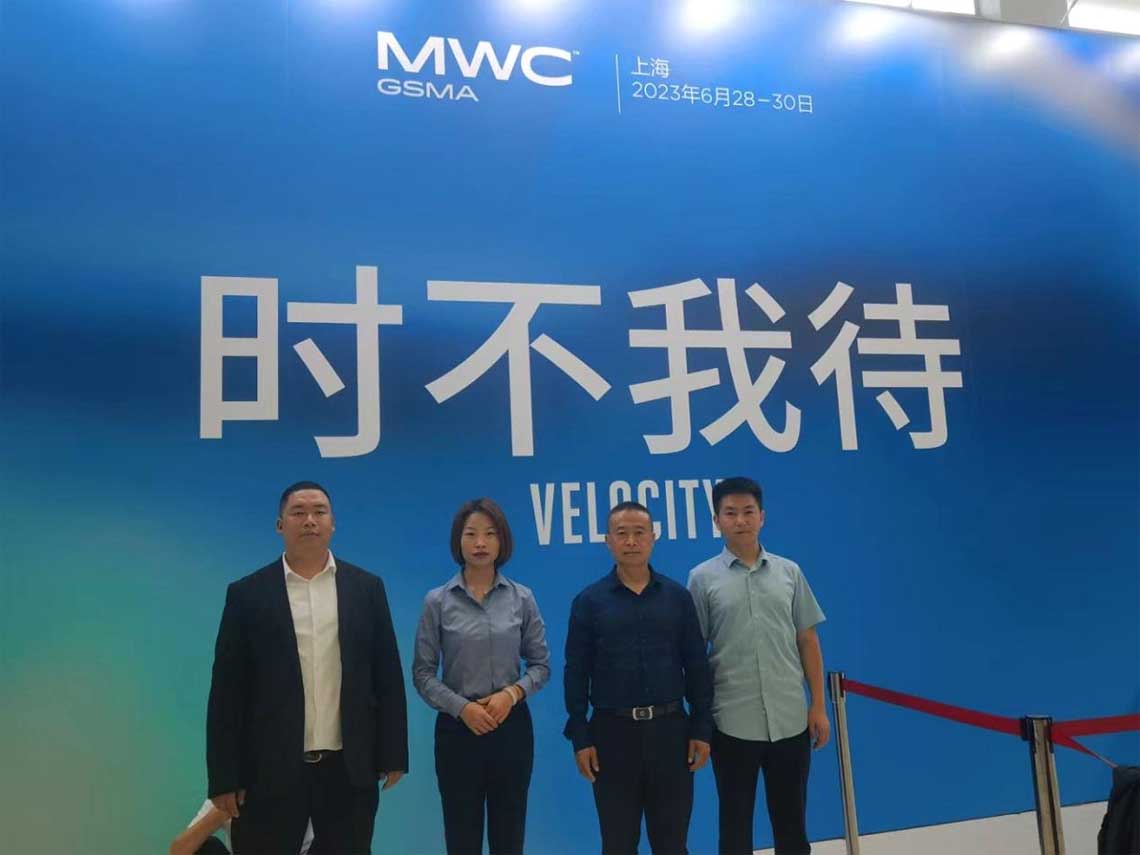 918博天堂参展四人合影